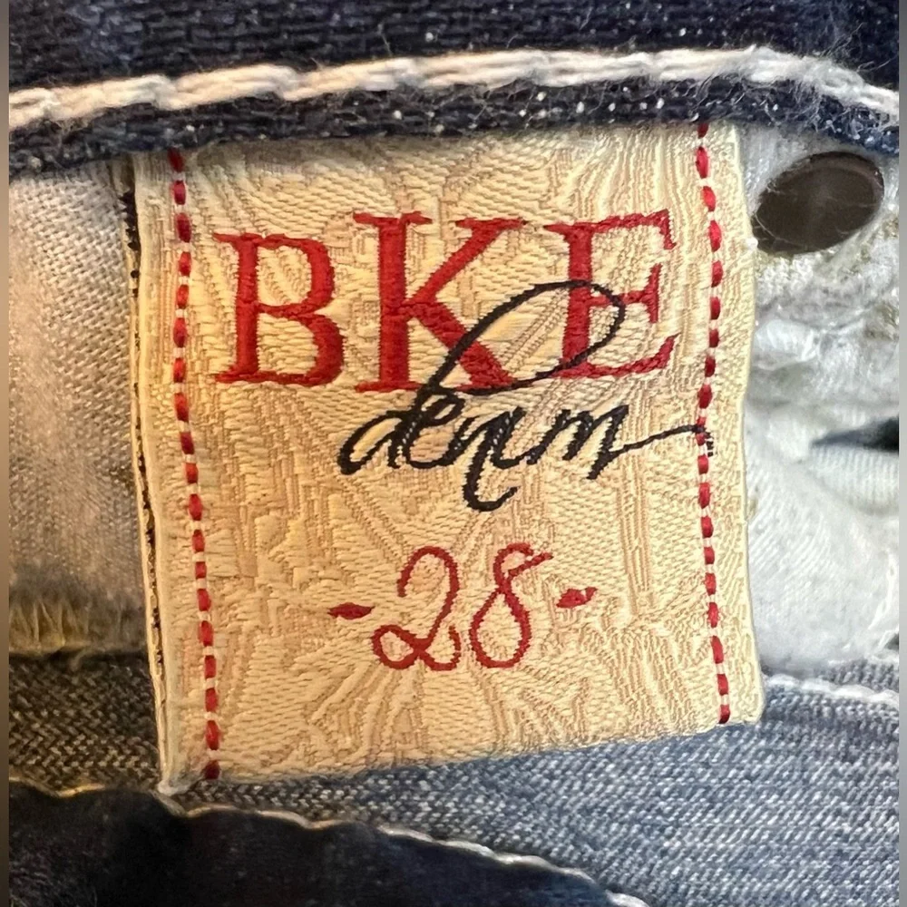 BKE Denim Reese Stretch Siz 28 Capri Cropped Short Thick Stitching Western Bling